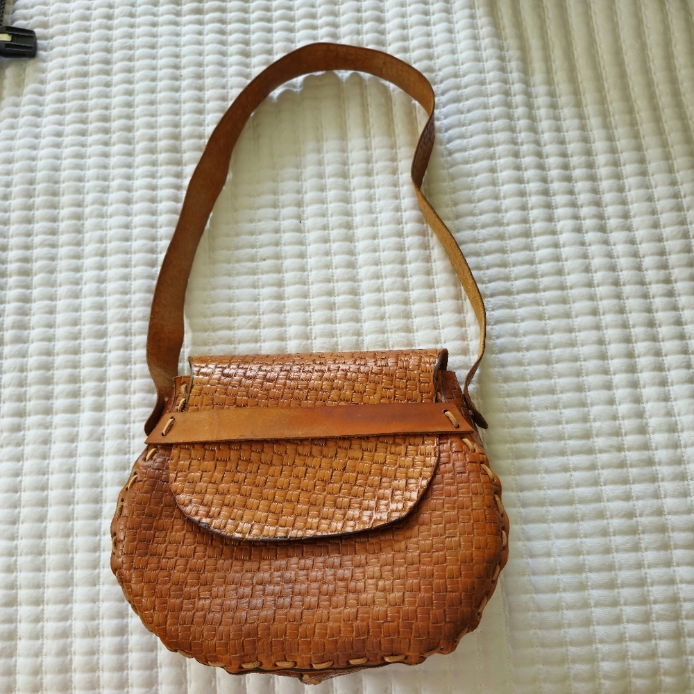 BROWN APPEARS TO BE HAND MADE PURSE
